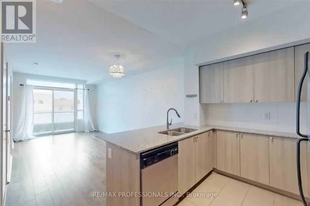 313 - 1235 Bayly Street, Pickering (Bay Ridges)