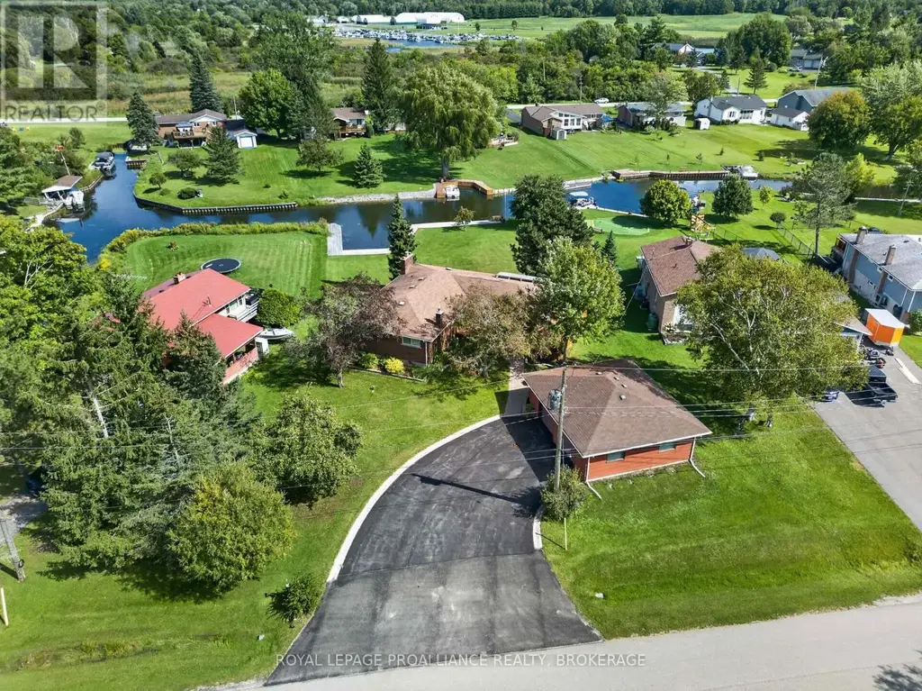 38 Willowbank Road W, Gananoque