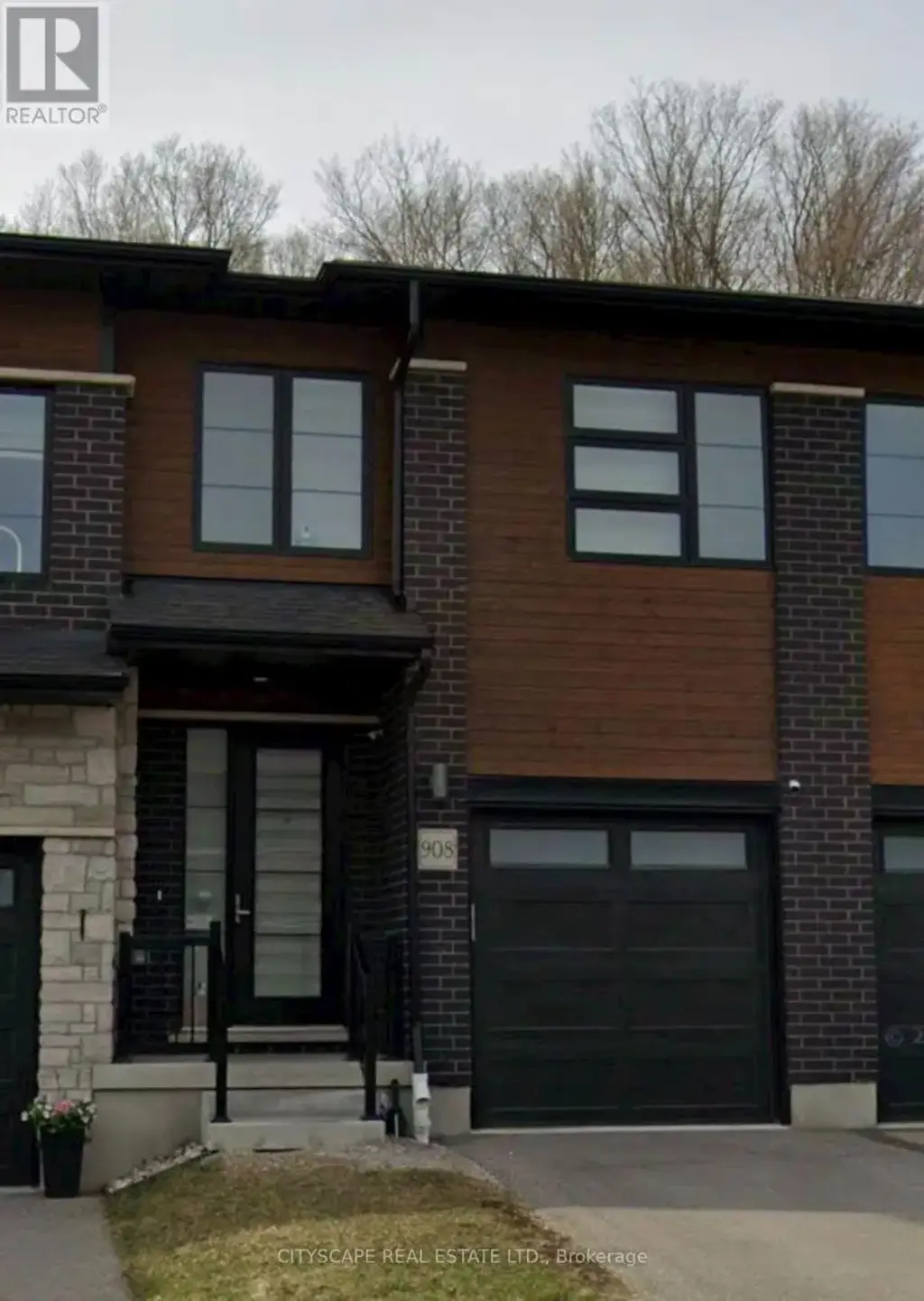 908 Robert Ferrie Drive, Kitchener