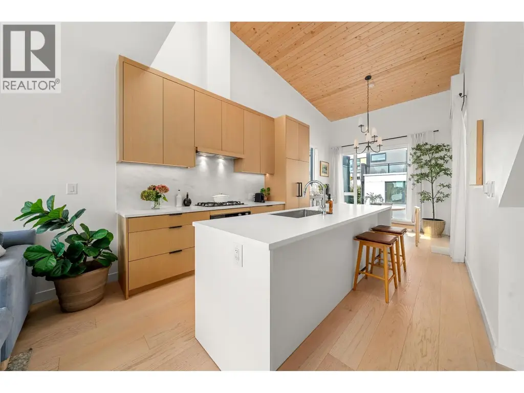 224 650 E 2nd Street, North Vancouver
