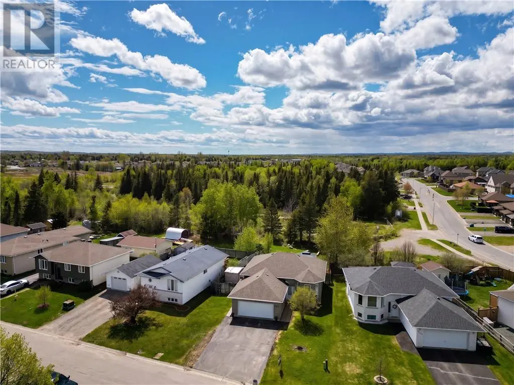 4343 Chateau Crescent, Hanmer