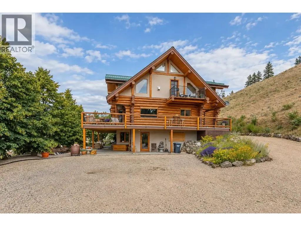 1225 Round Lake Road, Armstrong