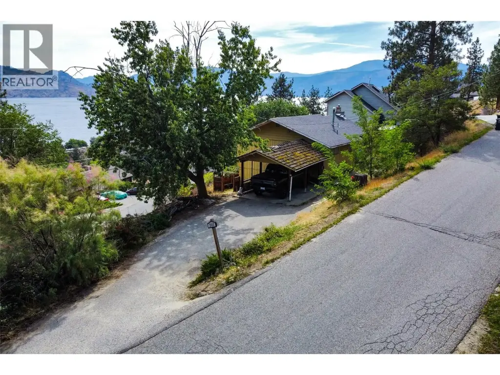 3960 Desert Pines Avenue, Peachland