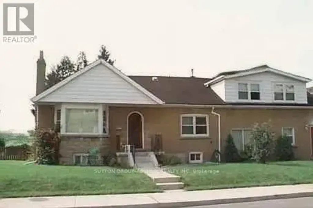 82 Meighen Avenue, Toronto (Crescent Town)