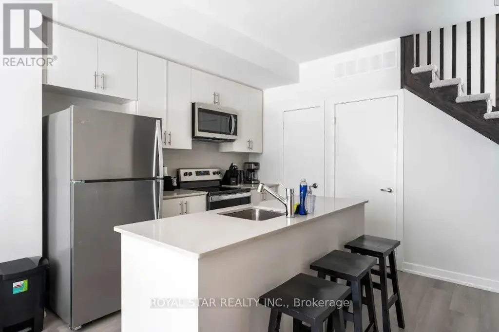 202 - 3562 Conolial Drive, Mississauga (Erin Mills)