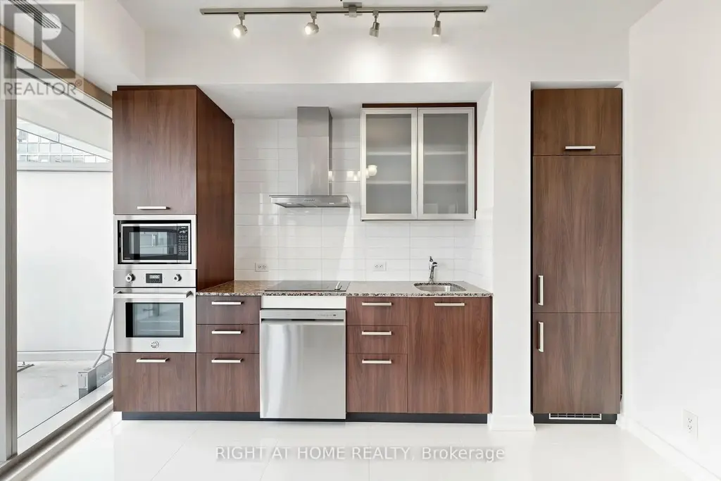2006 - 14 York Street, Toronto (Waterfront Communities)