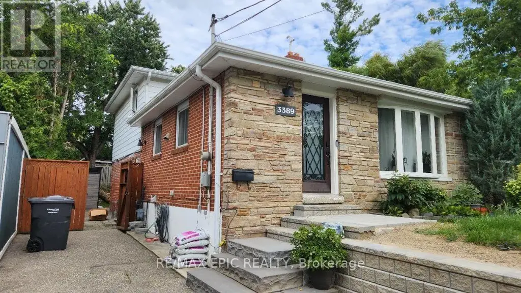 3389 Kelowna Court, Mississauga (Erindale)