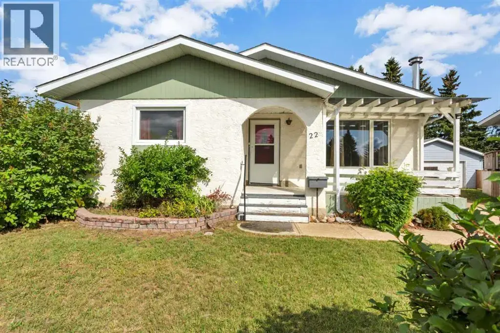 22 Blackstone Avenue, Lacombe