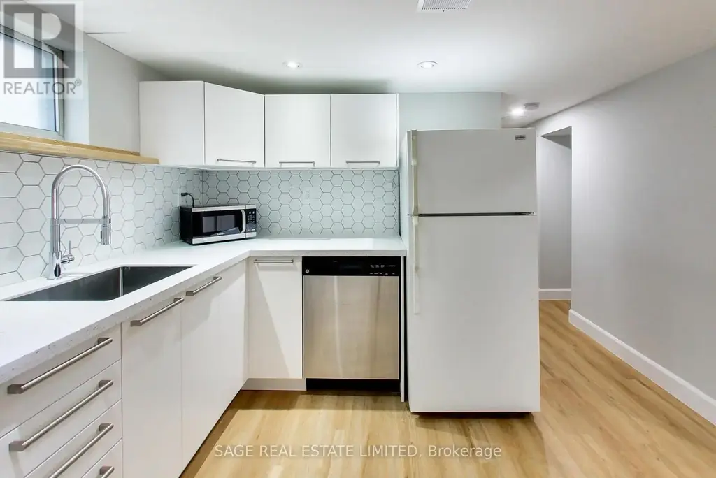 Lower - 2505 Gerrard Street E, Toronto (Birchcliffe-Cliffside)