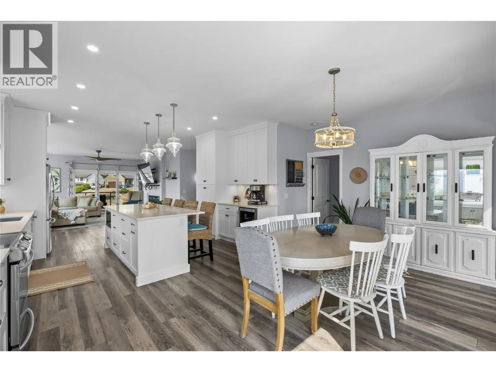 2180 Sunview Drive. West Kelowna, British Columbia