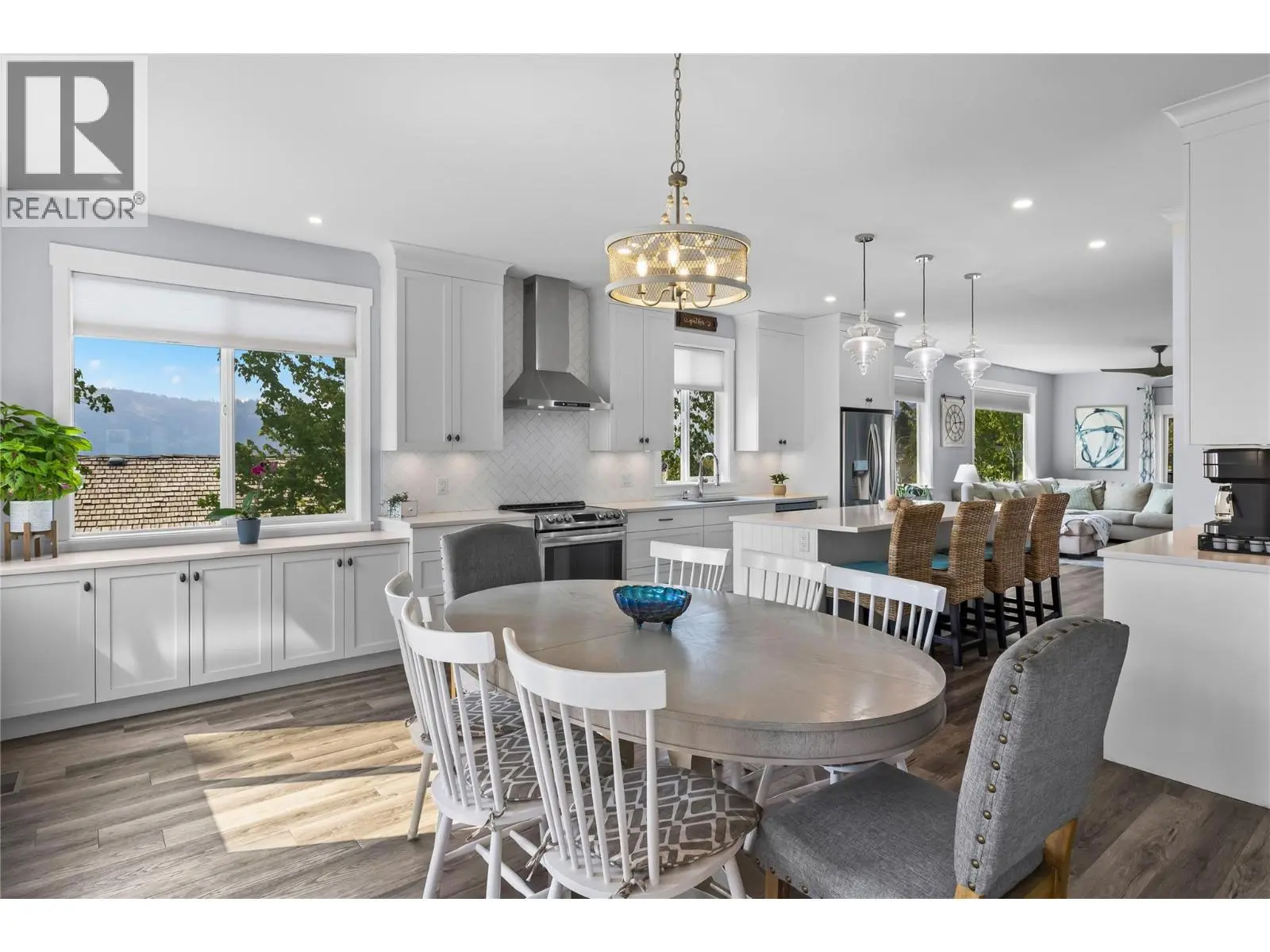 2180 Sunview Drive. West Kelowna, British Columbia
