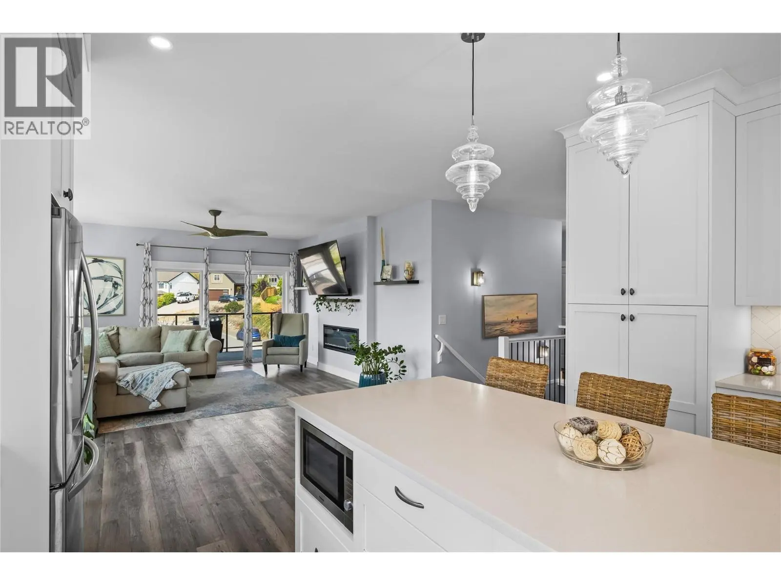 2180 Sunview Drive. West Kelowna, British Columbia