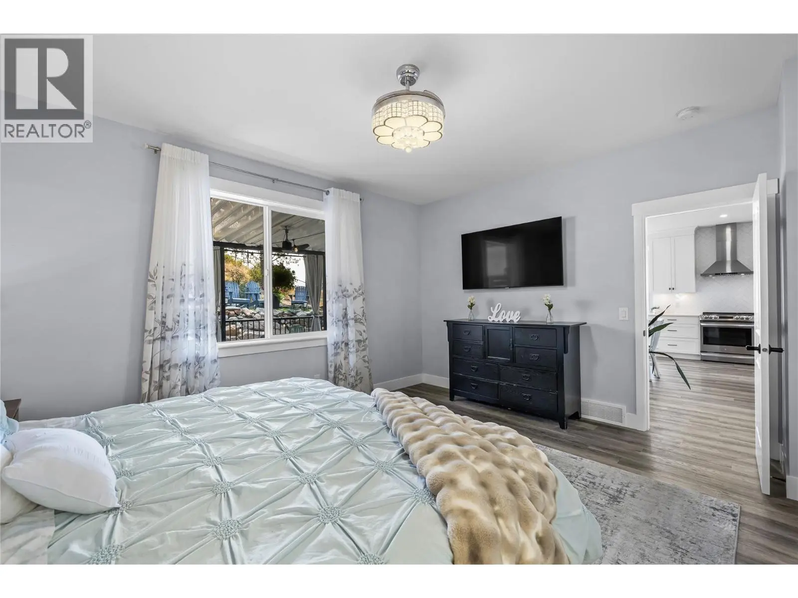 2180 Sunview Drive. West Kelowna, British Columbia