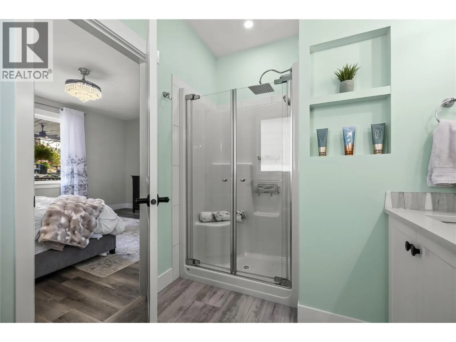 2180 Sunview Drive. West Kelowna, British Columbia