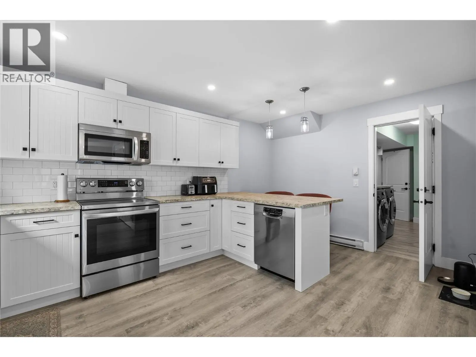 2180 Sunview Drive. West Kelowna, British Columbia