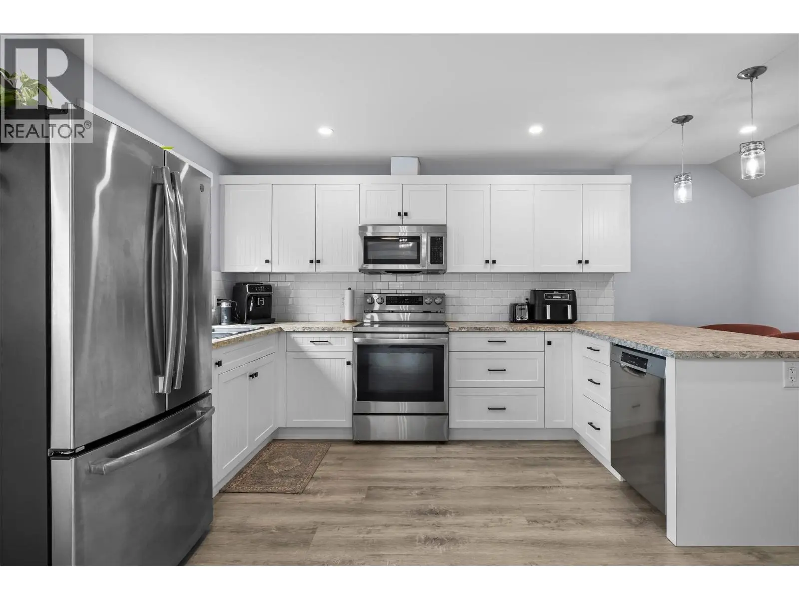 2180 Sunview Drive. West Kelowna, British Columbia
