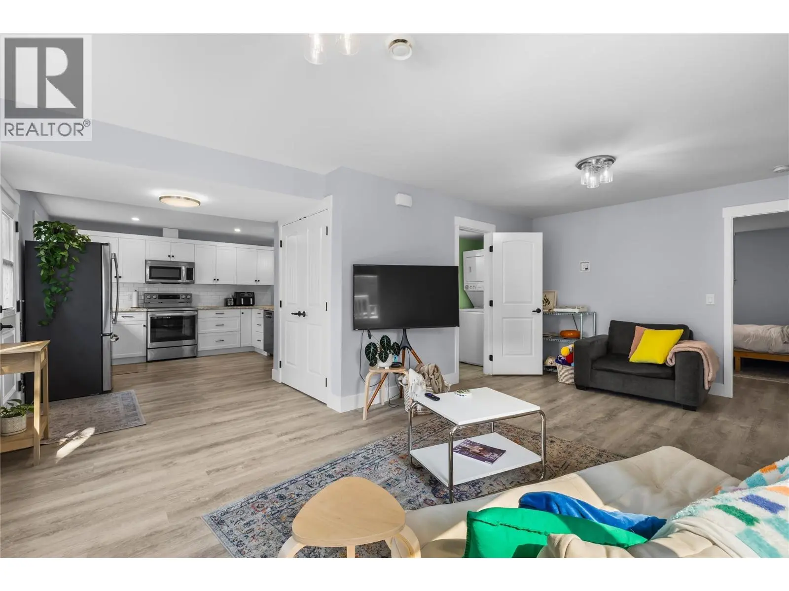 2180 Sunview Drive. West Kelowna, British Columbia