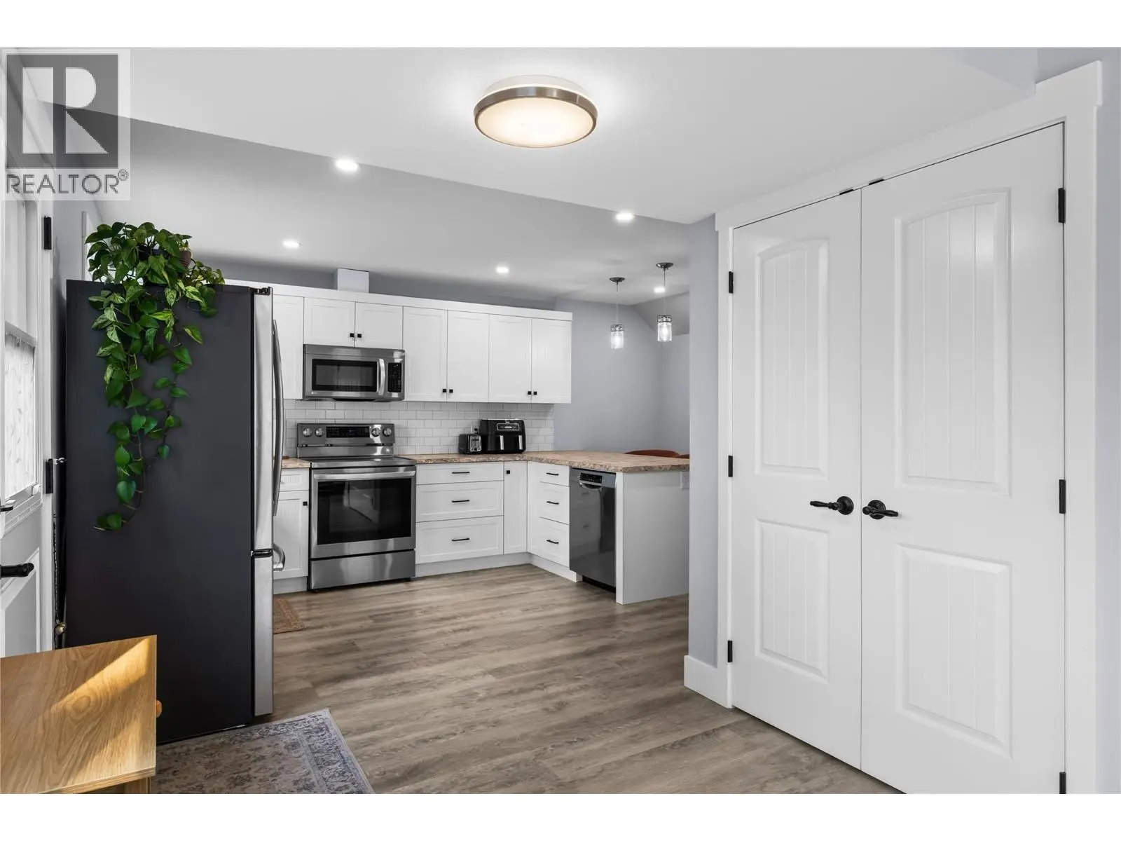 2180 Sunview Drive. West Kelowna, British Columbia