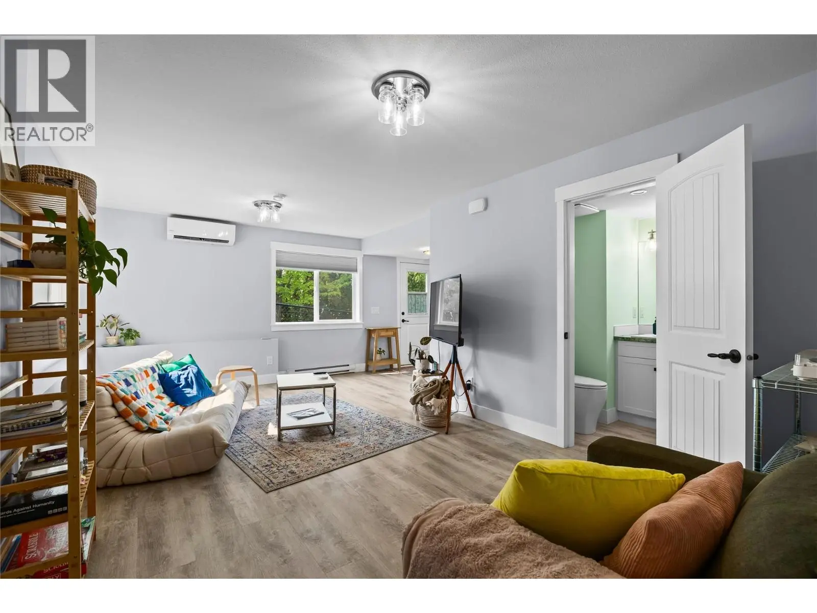 2180 Sunview Drive. West Kelowna, British Columbia