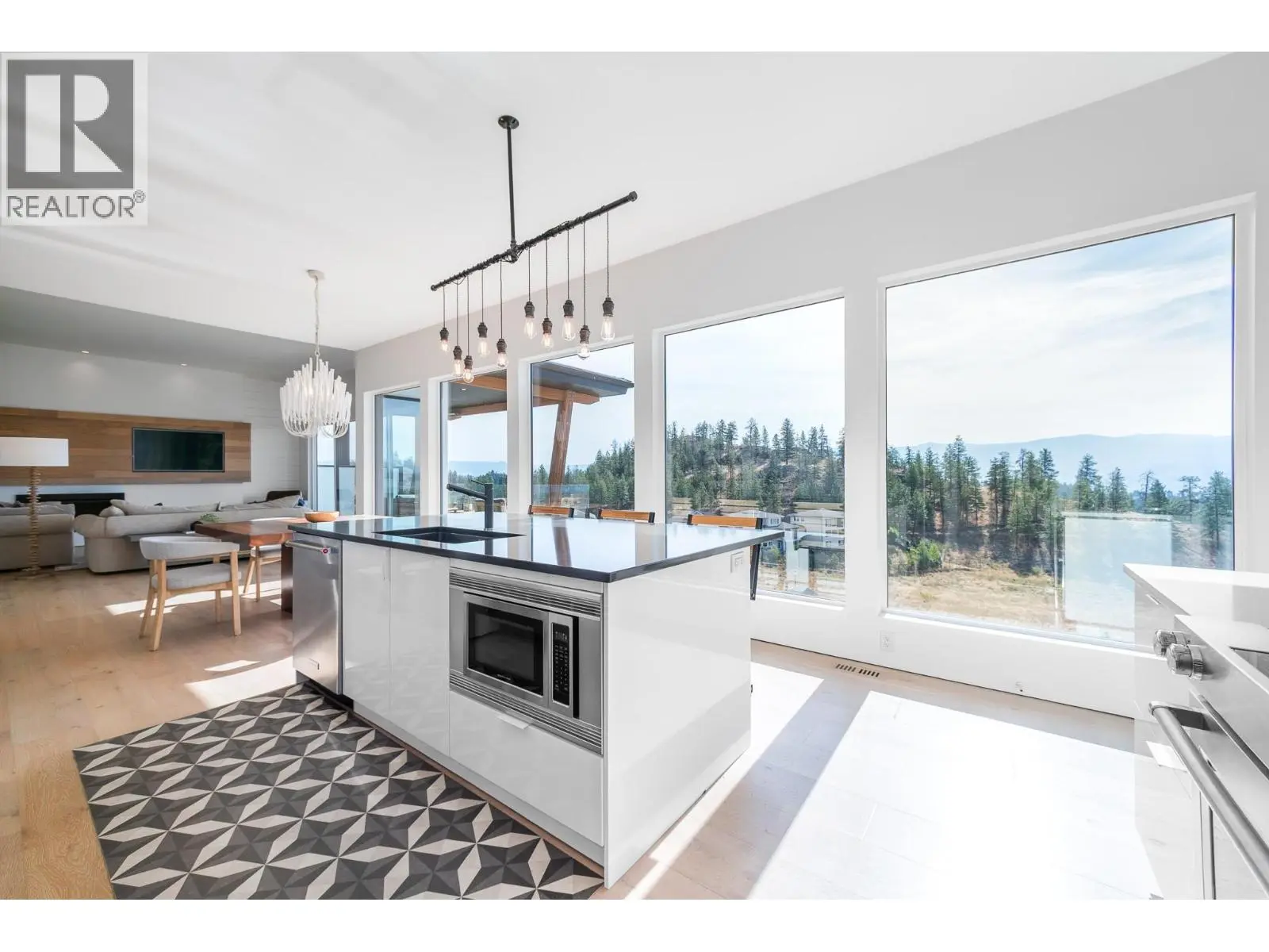 2559 Crown Crest Drive. West Kelowna, British Columbia