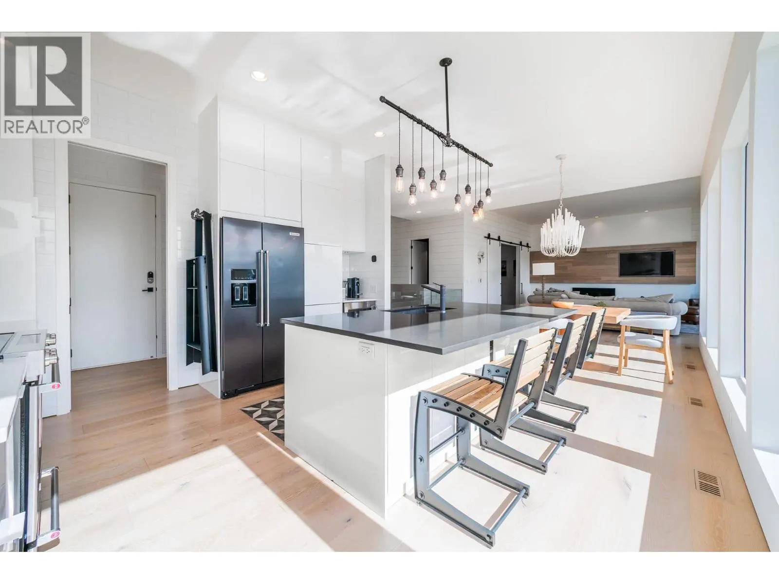 2559 Crown Crest Drive. West Kelowna, British Columbia