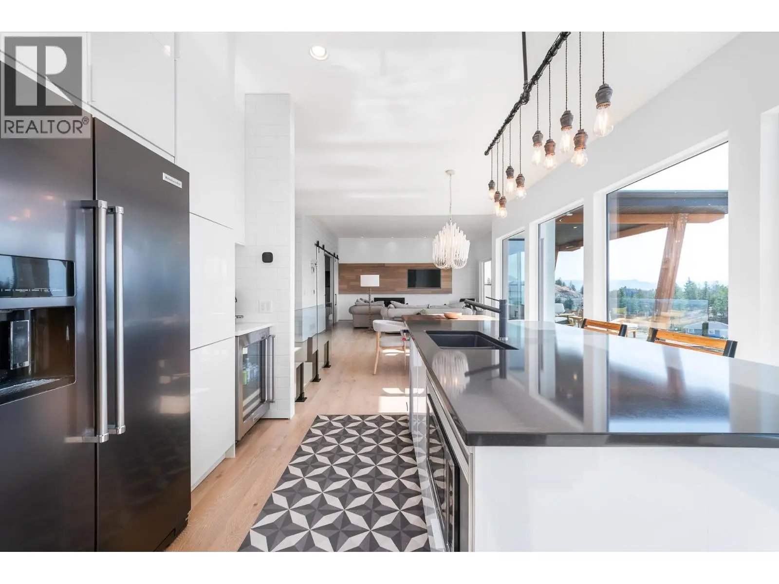 2559 Crown Crest Drive. West Kelowna, British Columbia