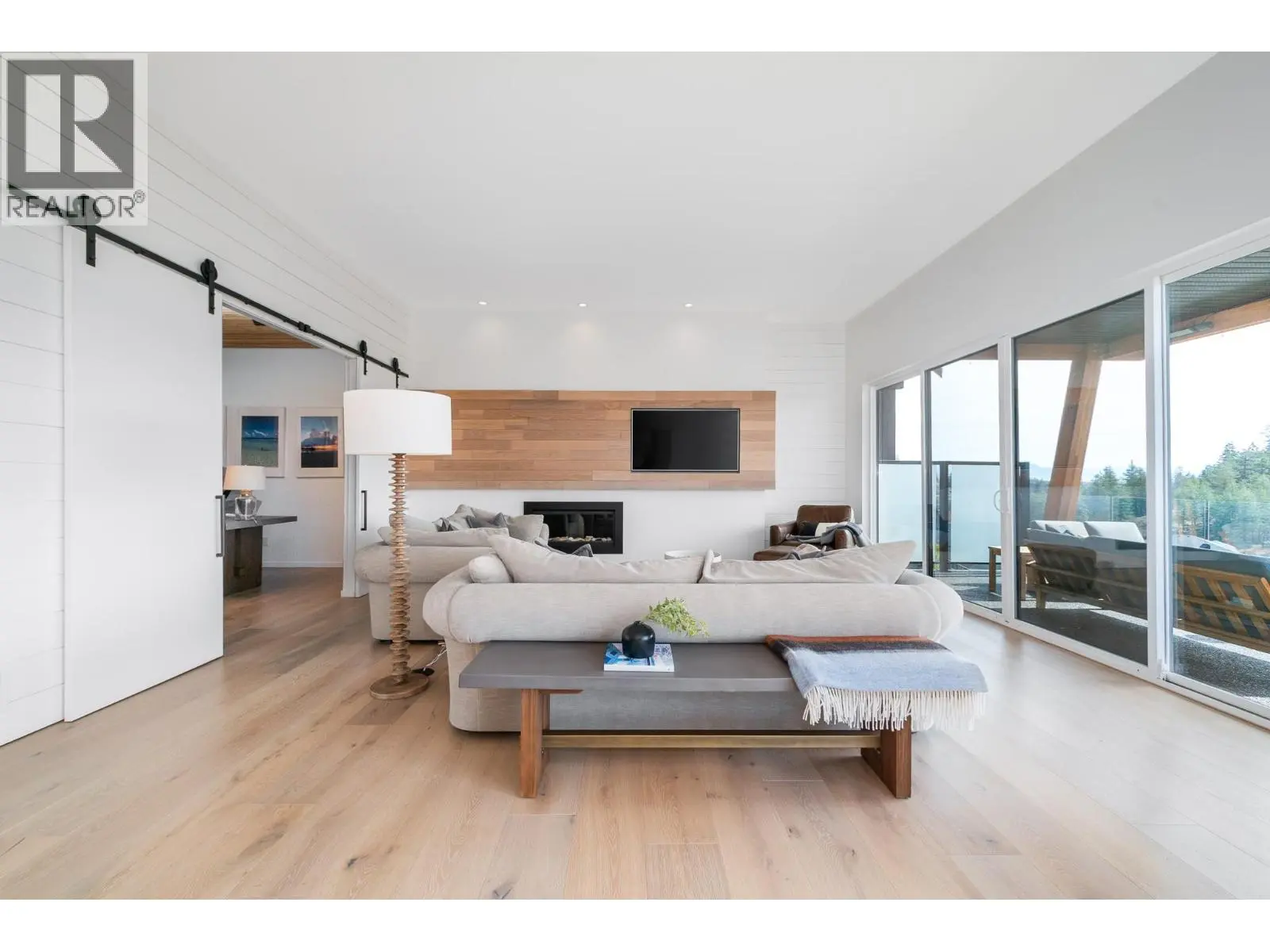 2559 Crown Crest Drive. West Kelowna, British Columbia