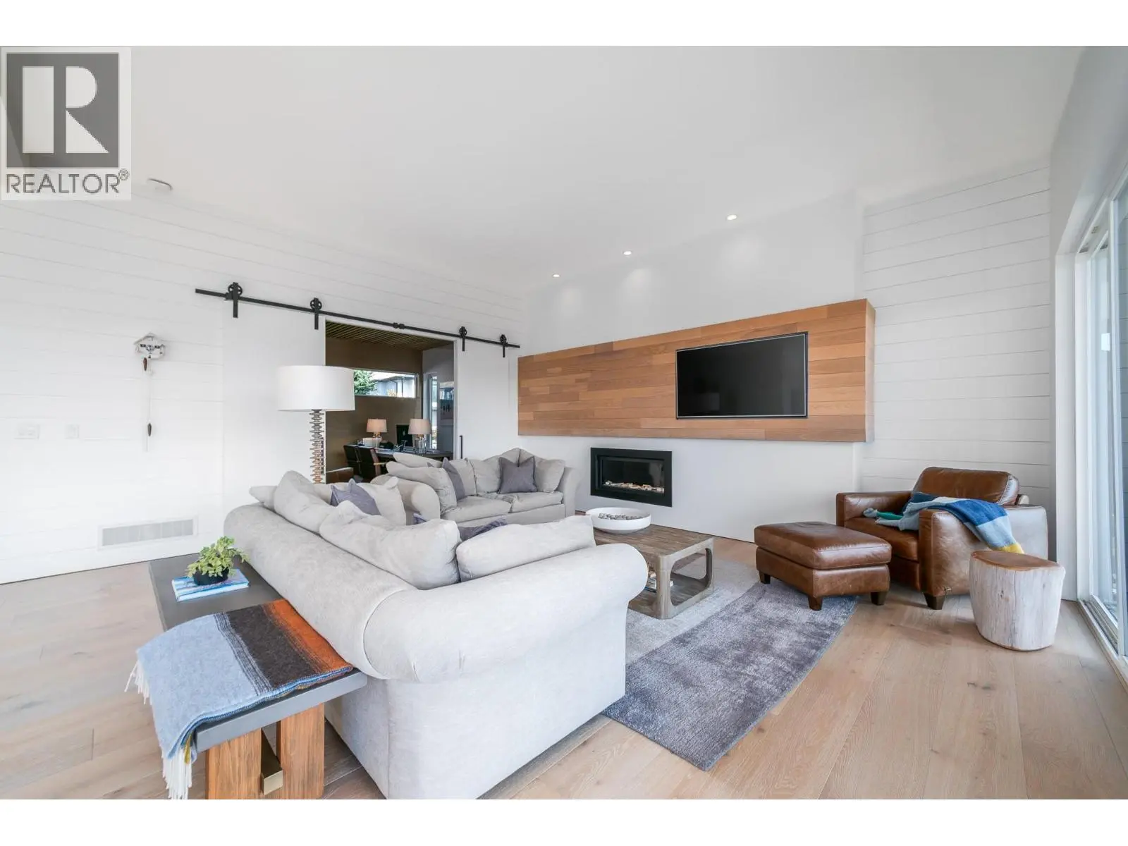 2559 Crown Crest Drive. West Kelowna, British Columbia