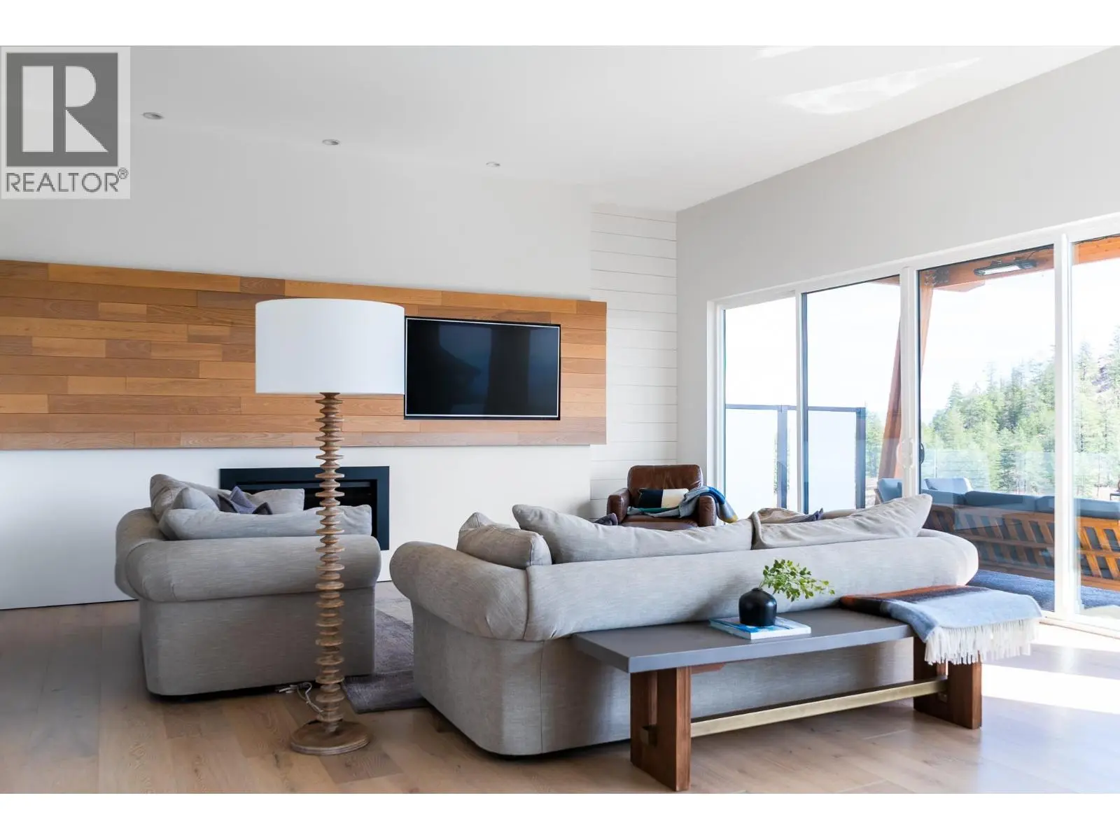 2559 Crown Crest Drive. West Kelowna, British Columbia