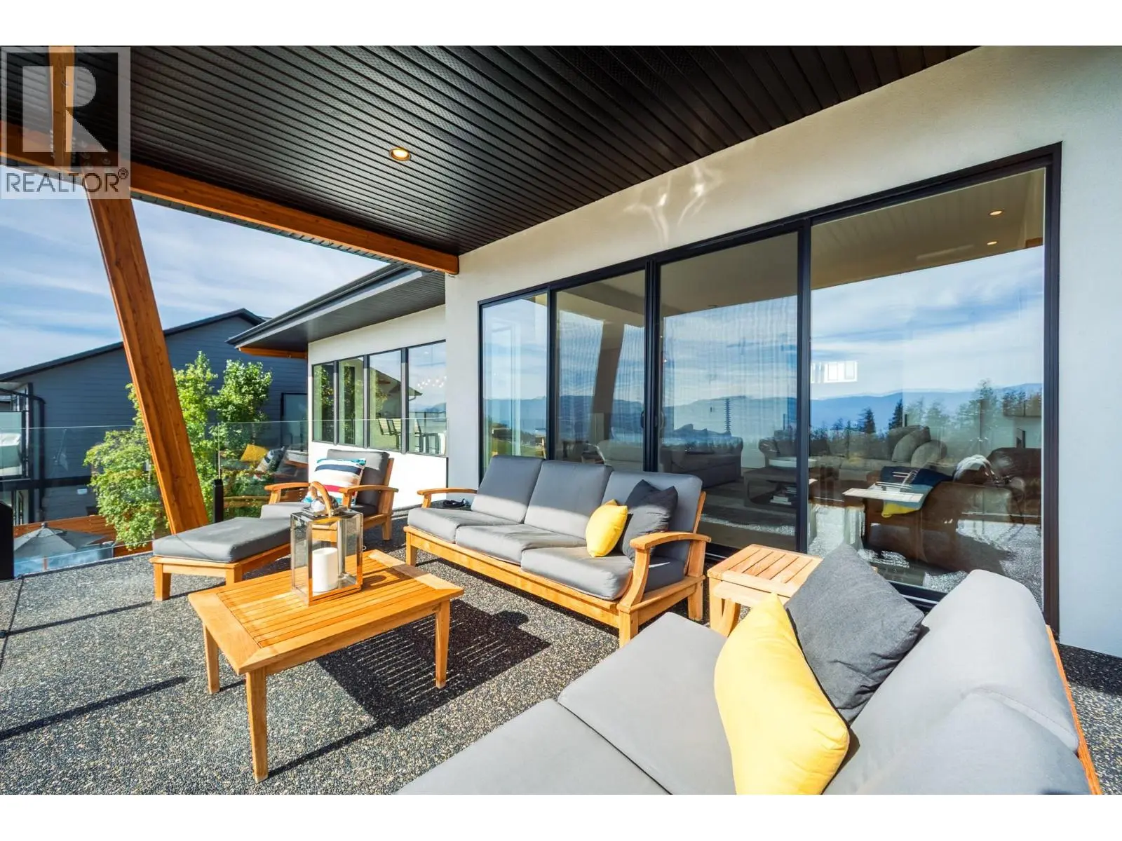 2559 Crown Crest Drive. West Kelowna, British Columbia
