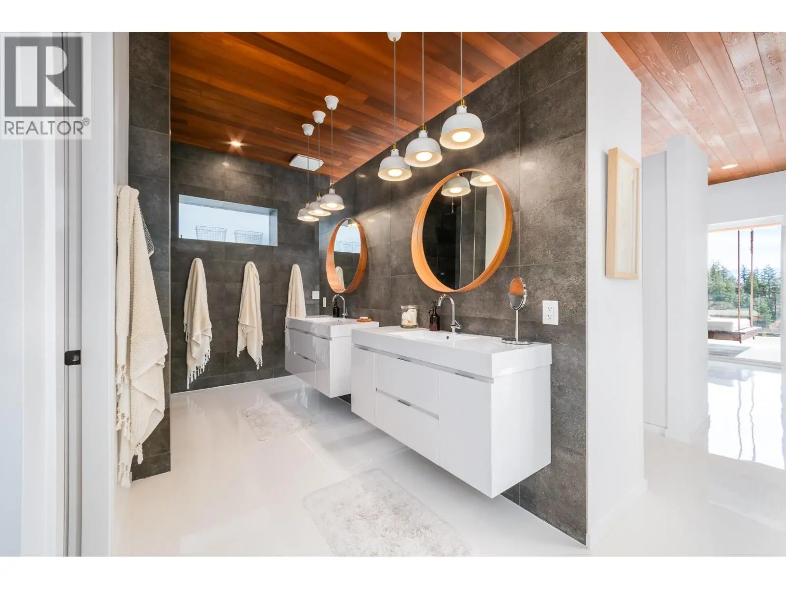 2559 Crown Crest Drive. West Kelowna, British Columbia