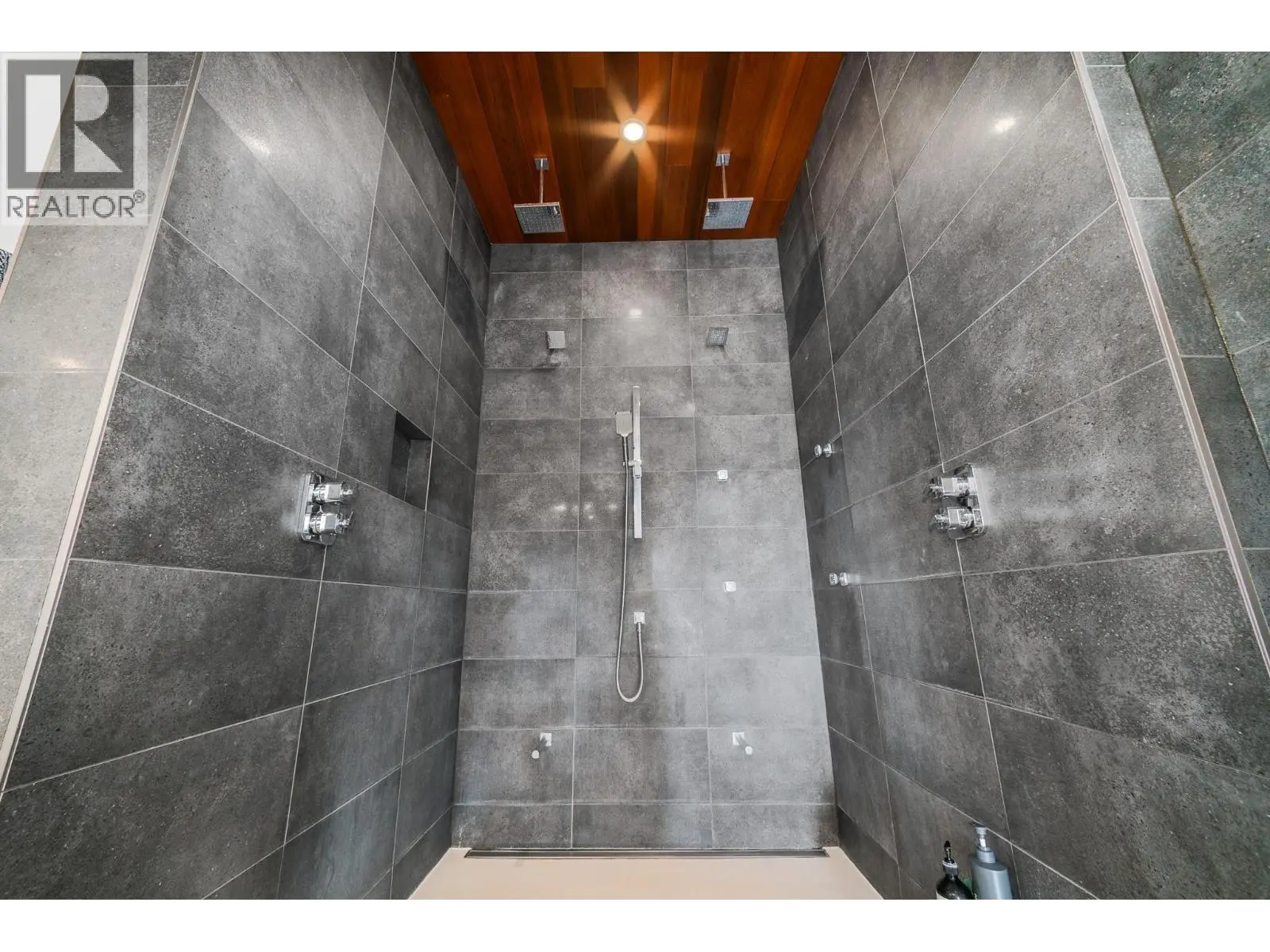 2559 Crown Crest Drive. West Kelowna, British Columbia