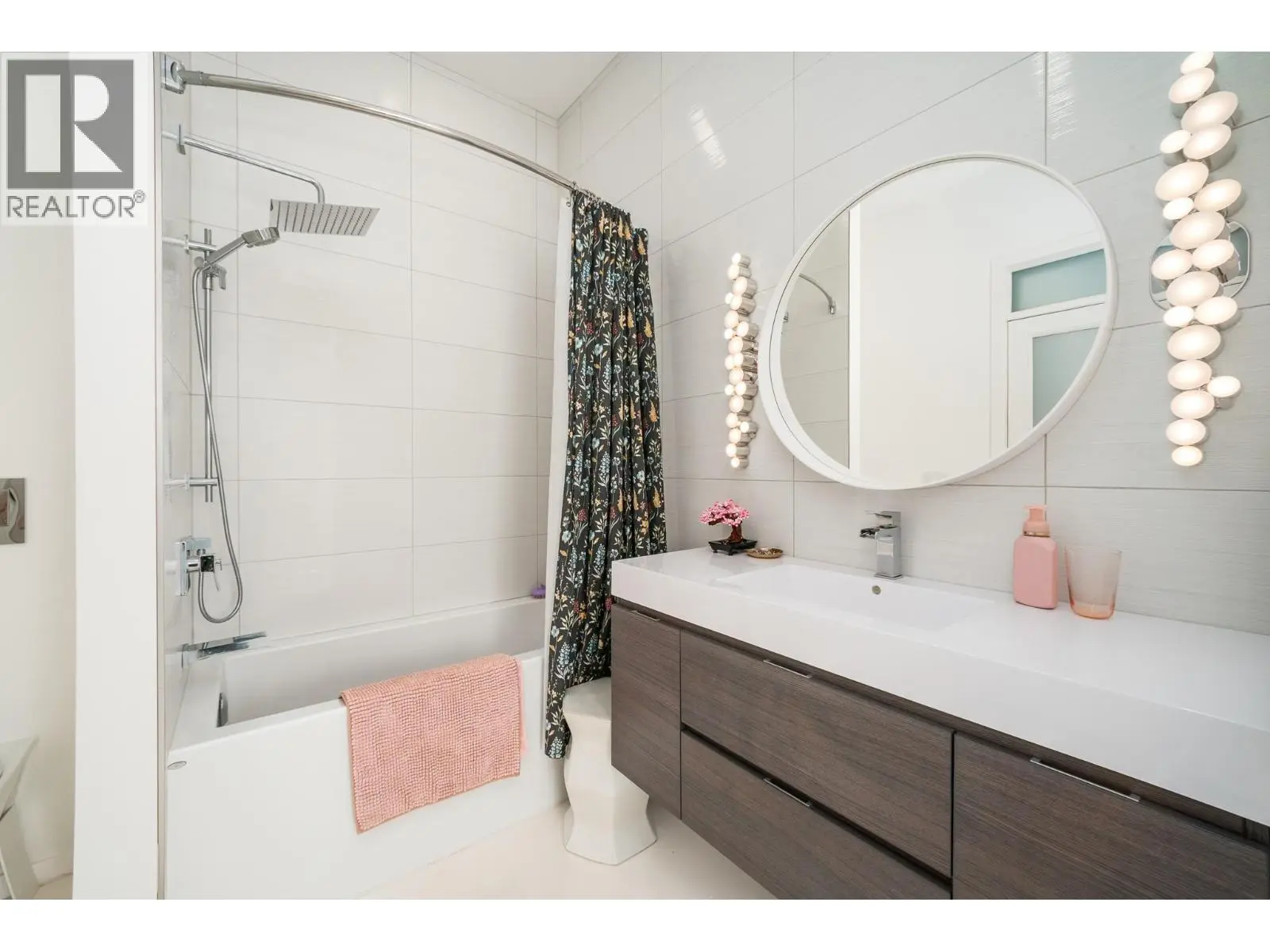 2559 Crown Crest Drive. West Kelowna, British Columbia