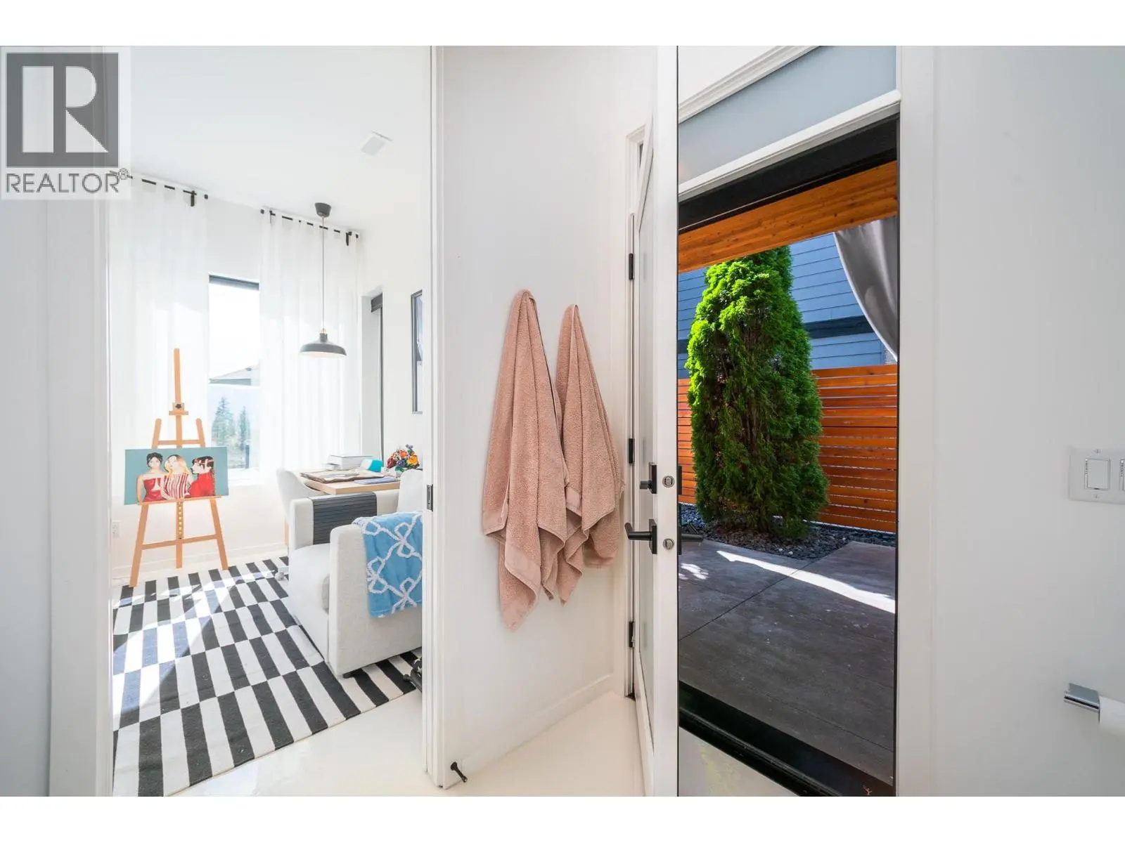 2559 Crown Crest Drive. West Kelowna, British Columbia