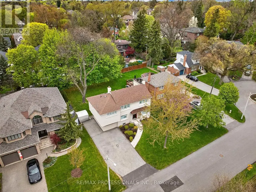 27 Nottingham Drive, Toronto (Edenbridge-Humber Valley)