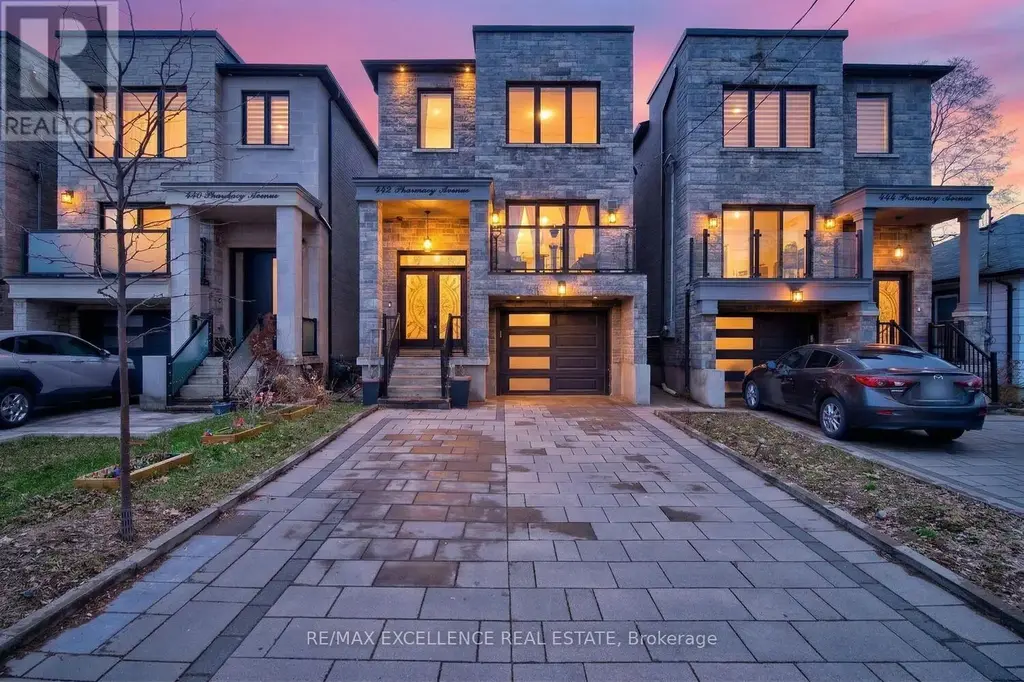 442 Pharmacy Avenue S, Toronto (Clairlea-Birchmount)