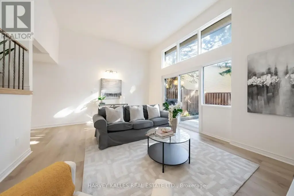 102 Jenny Wren Way, Toronto (Hillcrest Village)