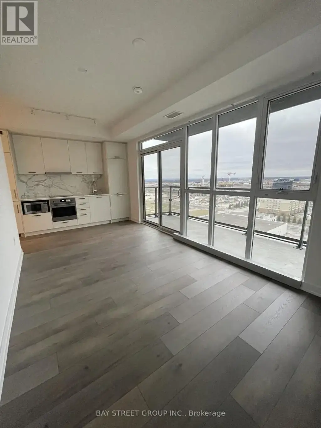 1717 - 10 Honeycrisp Crescent, Vaughan (Vaughan Corporate Centre)