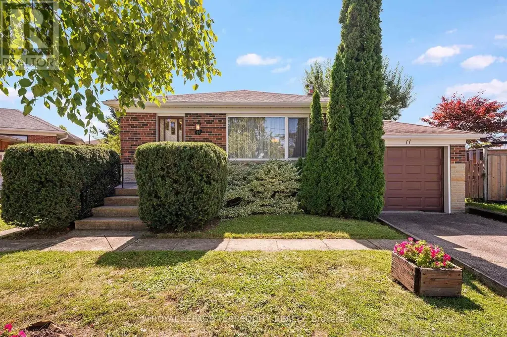 11 Picton Crescent, Toronto (Downsview-Roding-CFB)