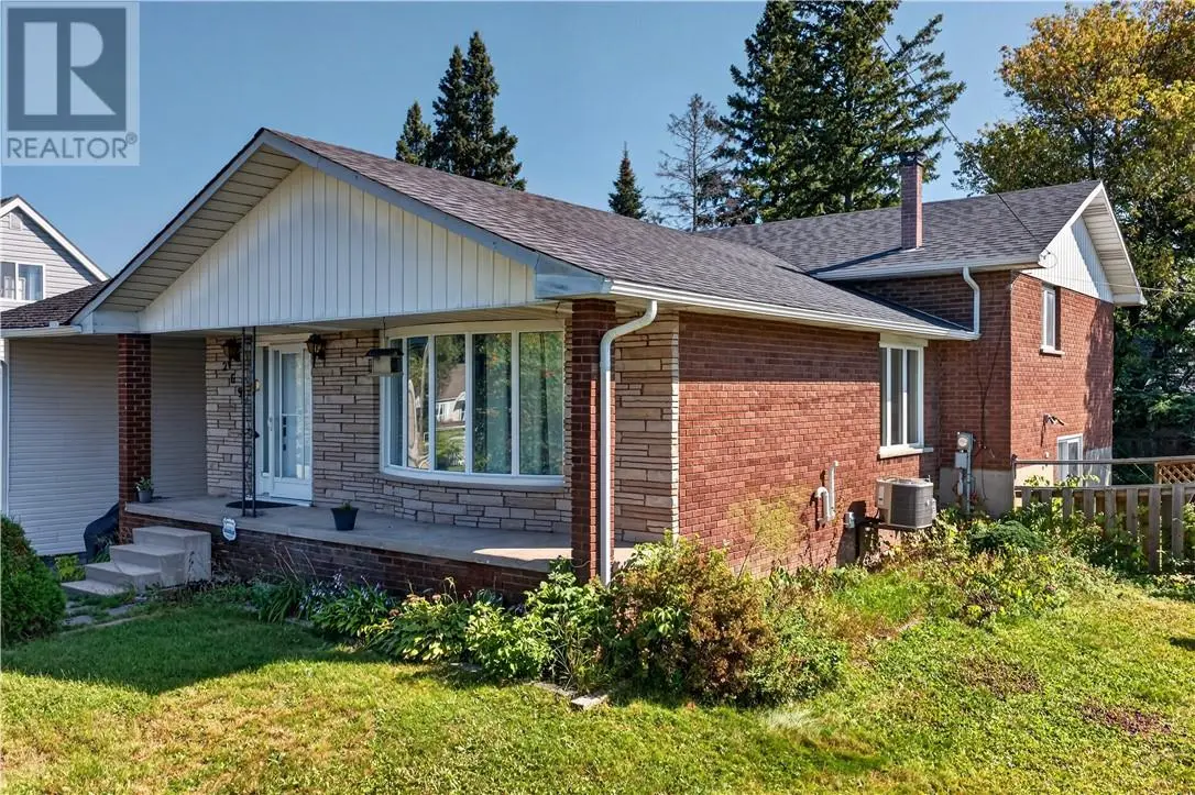 269 Ninth Avenue, Lively