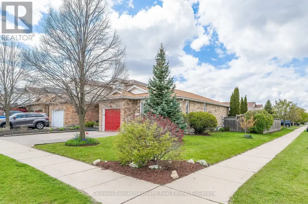 116 Doyle Drive, Guelph (Clairfields/Hanlon Business Park)