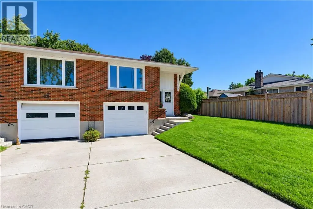 31 Grosbeak Road, Elmira