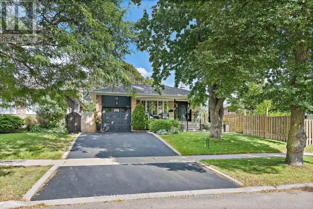 42 Oxenden Crescent, Toronto (Eringate-Centennial-West Deane)