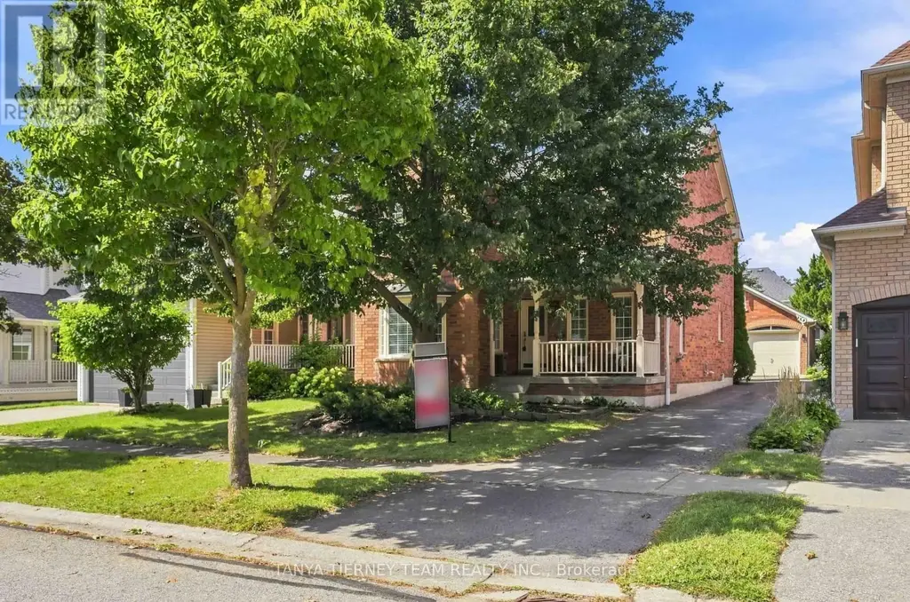 36 Zachary Place, Whitby (Brooklin)