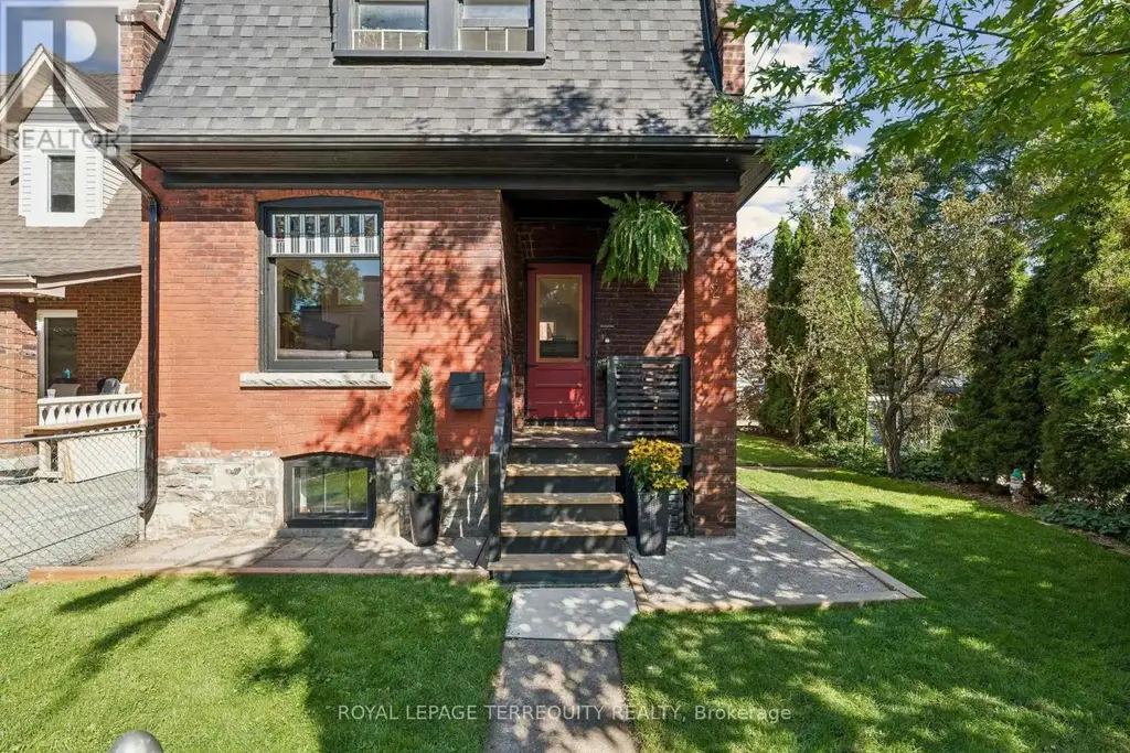 2 Wright Avenue, Toronto (Roncesvalles)