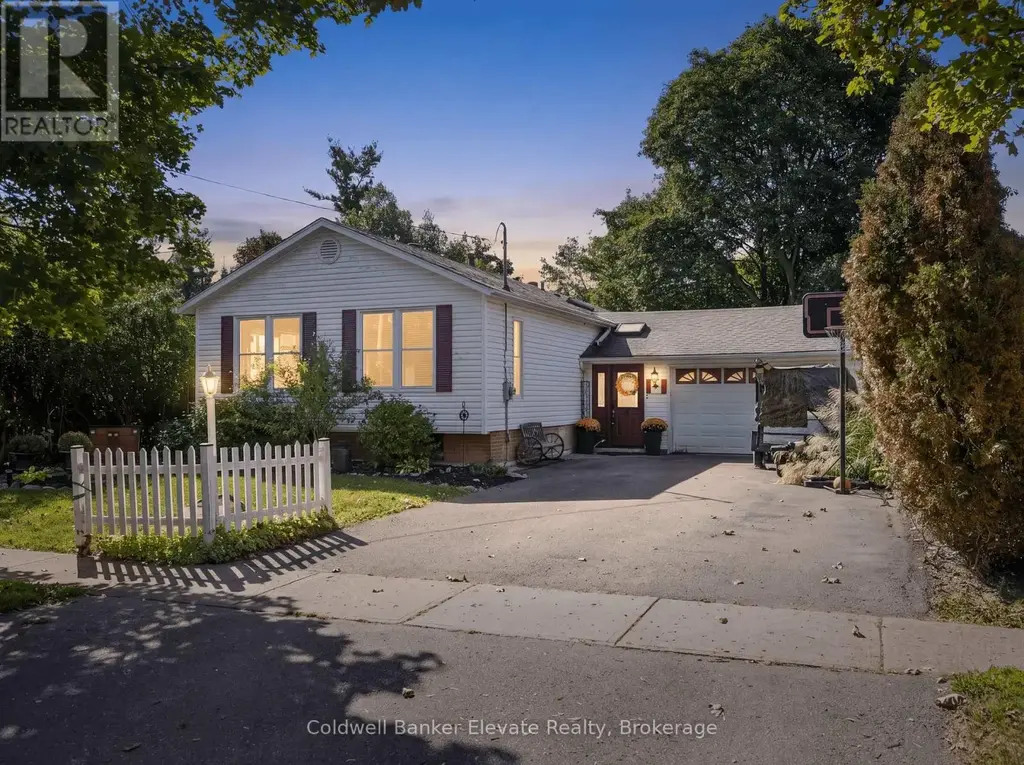 32 Chelvin Drive, Halton Hills (Georgetown)