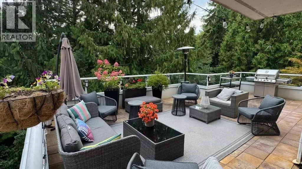 8 2425 Edgemont Boulevard, North Vancouver