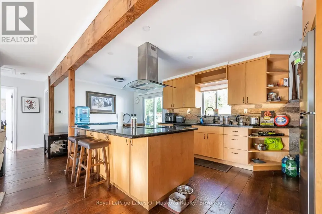 Upper - 462 Muskoka 3 Road N, Huntsville (Chaffey)