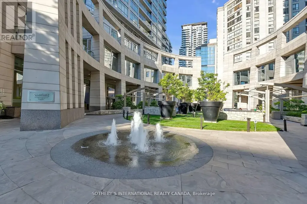 3302 - 2181 Yonge Street, Toronto (Mount Pleasant West)