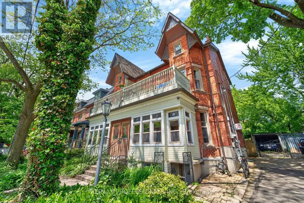 2 Afton Avenue, Toronto (Little Portugal)